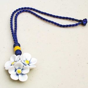 NECKLACE, 3D FLOWERS GLAZED PORCELAIN, TAG ON, 18 INCHES LONG, WITH PETALS AND